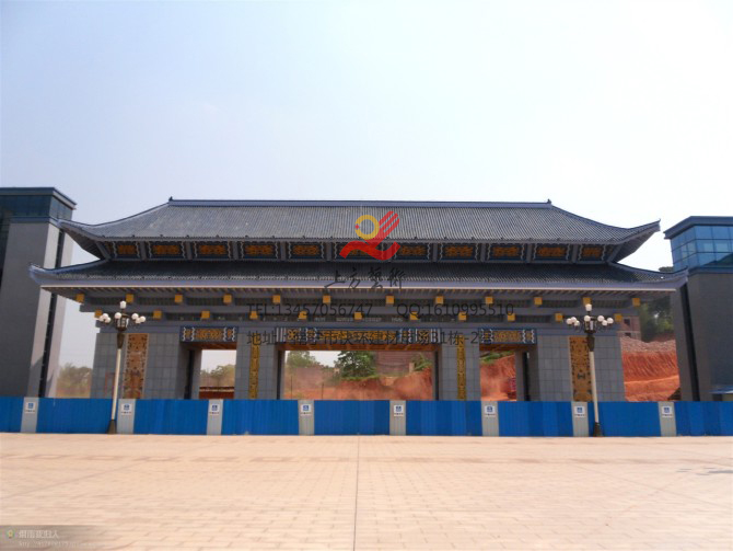 邕江大学门口装饰